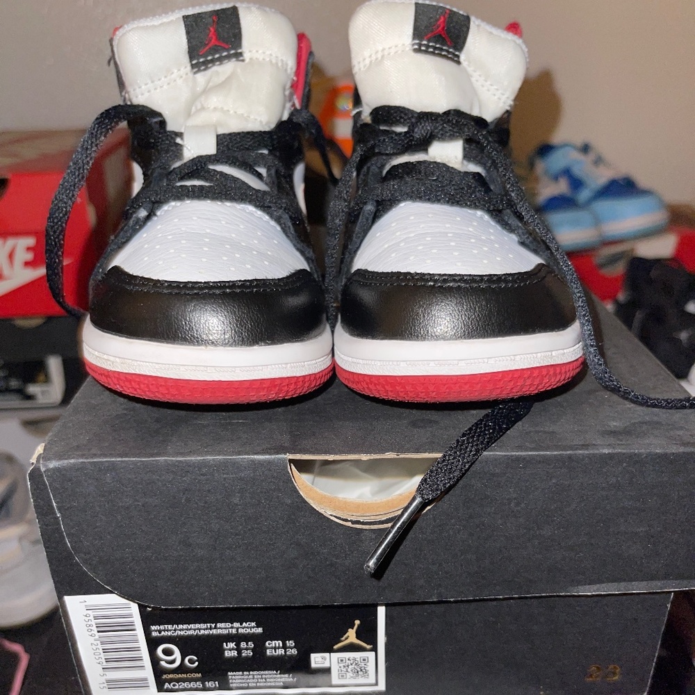Boys Jordan 1’s High 9c